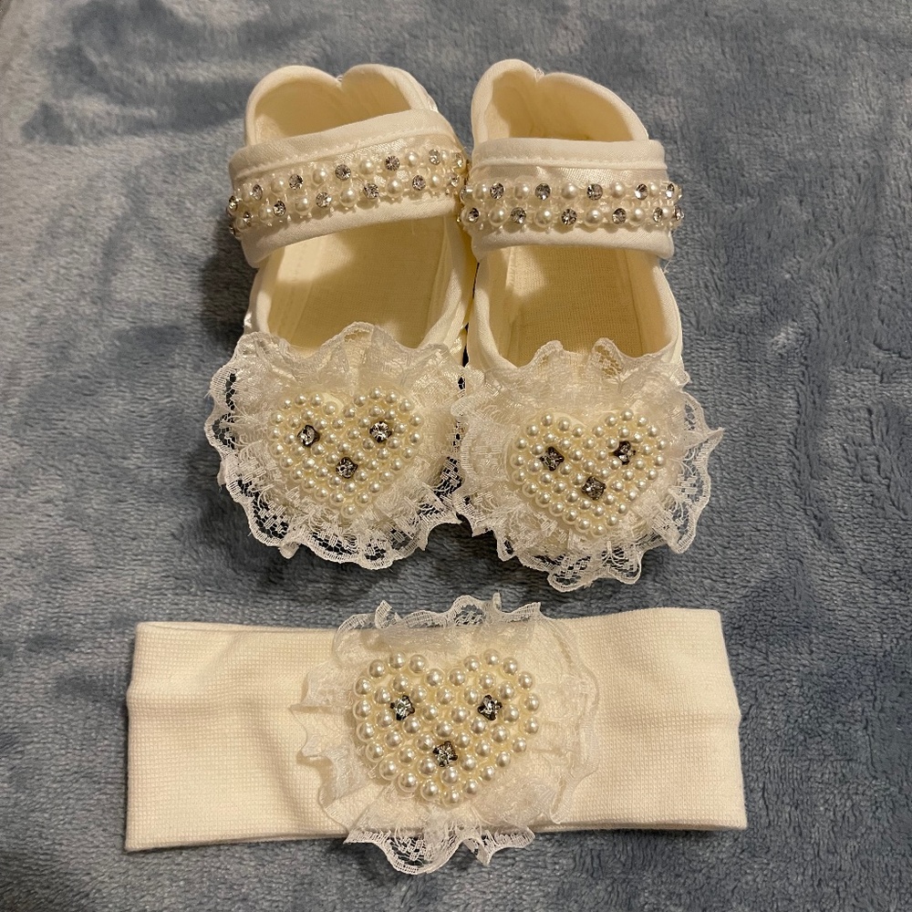 NEW! Baby shoes and headband